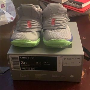 KYRIE 5 toddler  size 3c